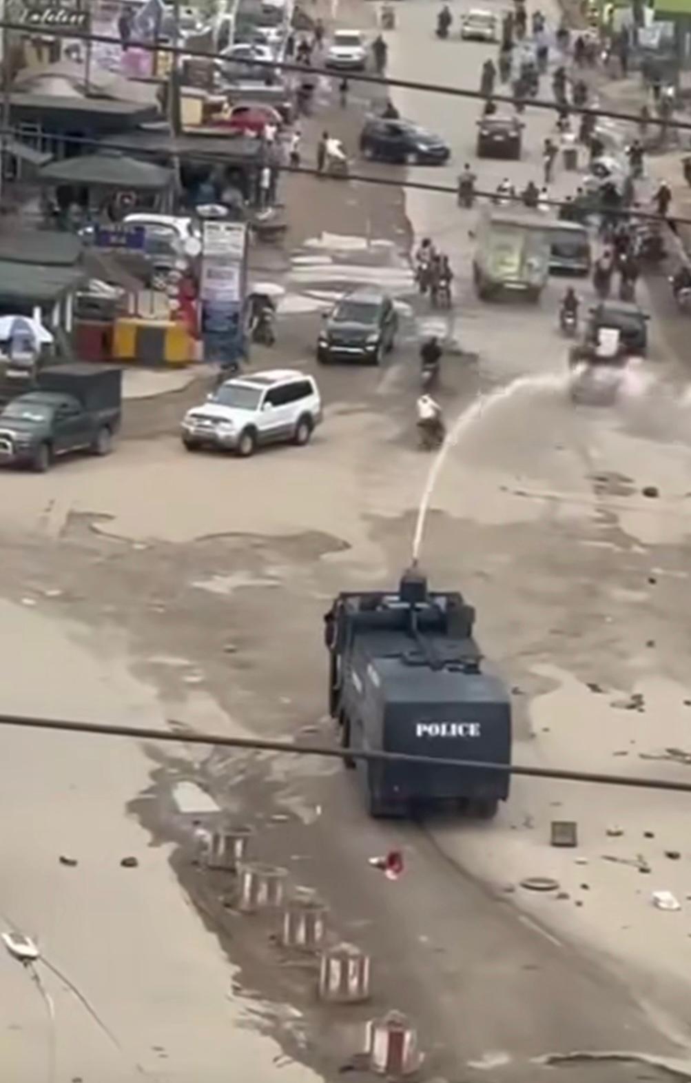 Cameroun : La Victoire Contestée de Paul Biya Face à l’Euphorie d’Issa ...